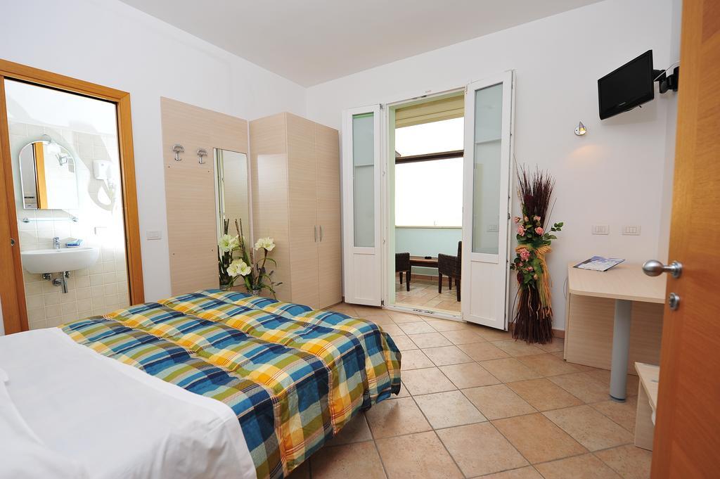 סן וינצ'נזו Hotel Aurora חדר תמונה