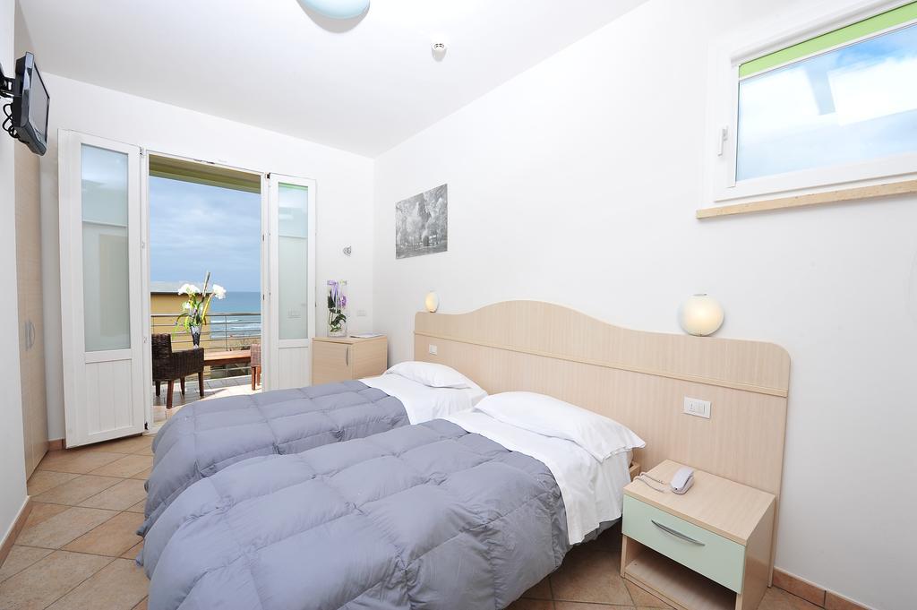 סן וינצ'נזו Hotel Aurora חדר תמונה