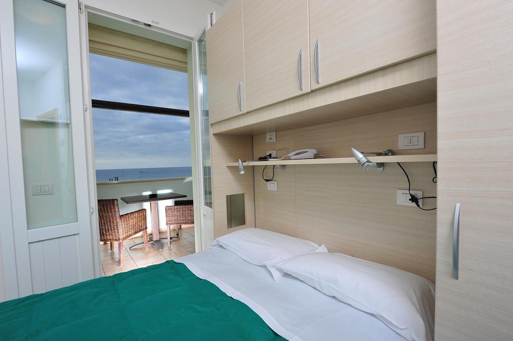 סן וינצ'נזו Hotel Aurora חדר תמונה